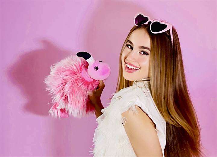 Chi è Charlotte M, influencer a 12 anni: boom di visualizzazioni sui social